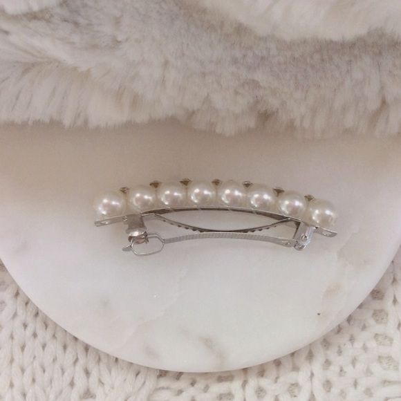 Faux Pearl Hair Clip - Picture 2 of 5